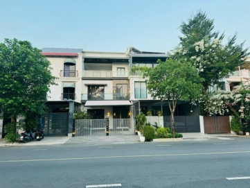 ban biet thu cao cap co thang may tai my thai  ?? phu my hung