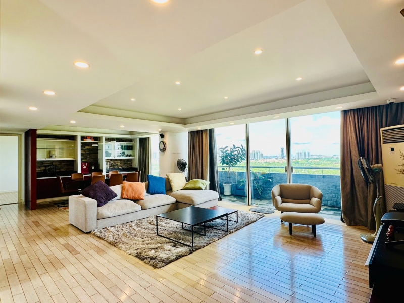luxury garden court penthouse for sale with 4 bedrooms and private garden