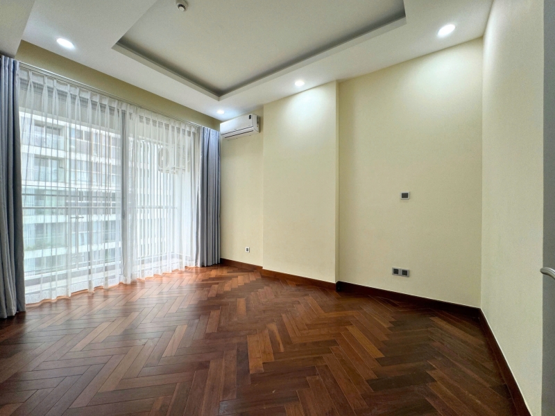 midtown 2 bedroom apartment for sale with basement parking