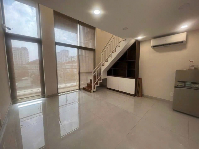 midtown shophouse for sale with mezzanine and basic furniture