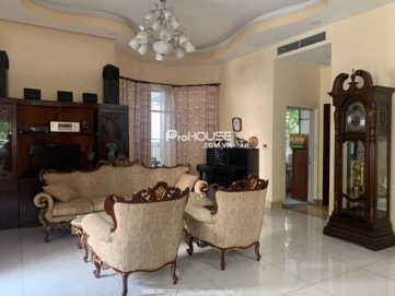 single villa fo rent in phu my hung with full furniture and large garden