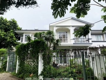 super nice villa for rent with large garden in phu my hung close to ssis